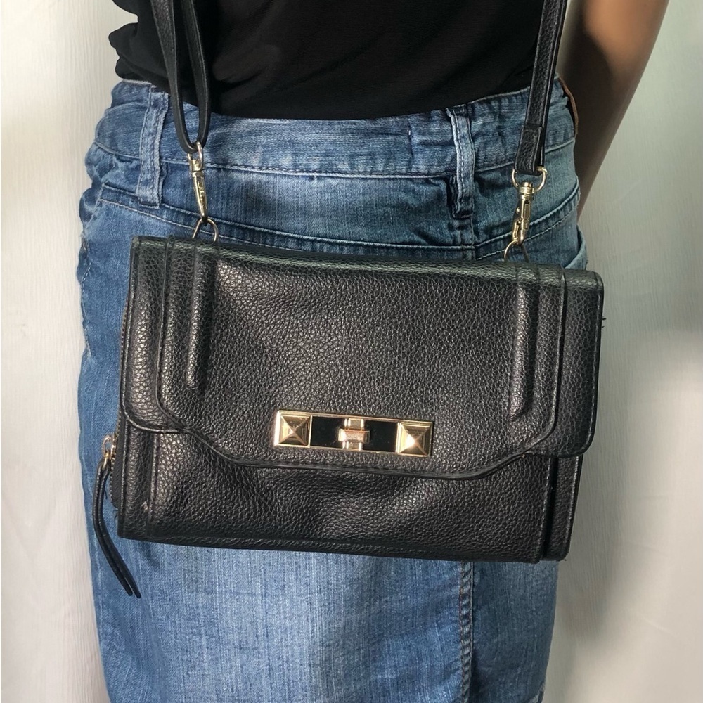 Jessica Simpson black crossbody wallet bag